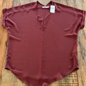 LUSH Short sleeve v-neck top Mahogany Size M - NWT
